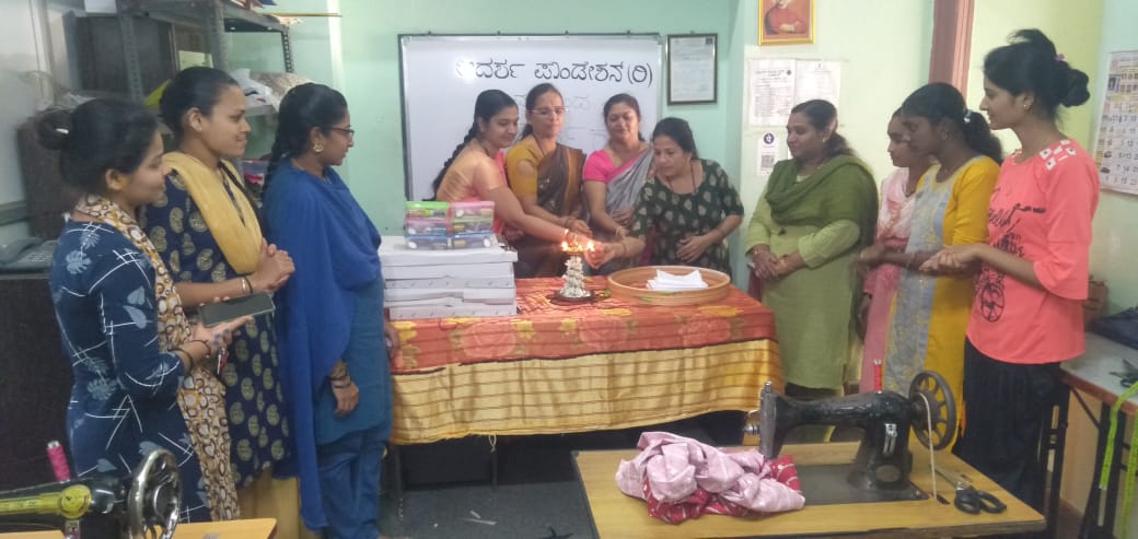https://1ngo.sgp1.digitaloceanspaces.com/media/adarshfoundationgadag/adarsha tailoring class inauguration.jpeg